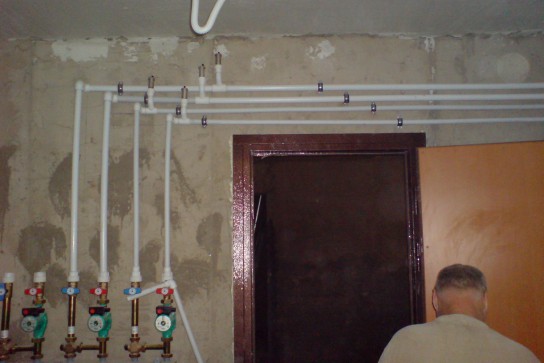Монтаж водяного теплого пола в частном доме — Фото 490