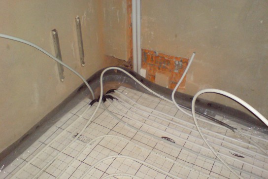 Монтаж водяного теплого пола в частном доме — Фото 558